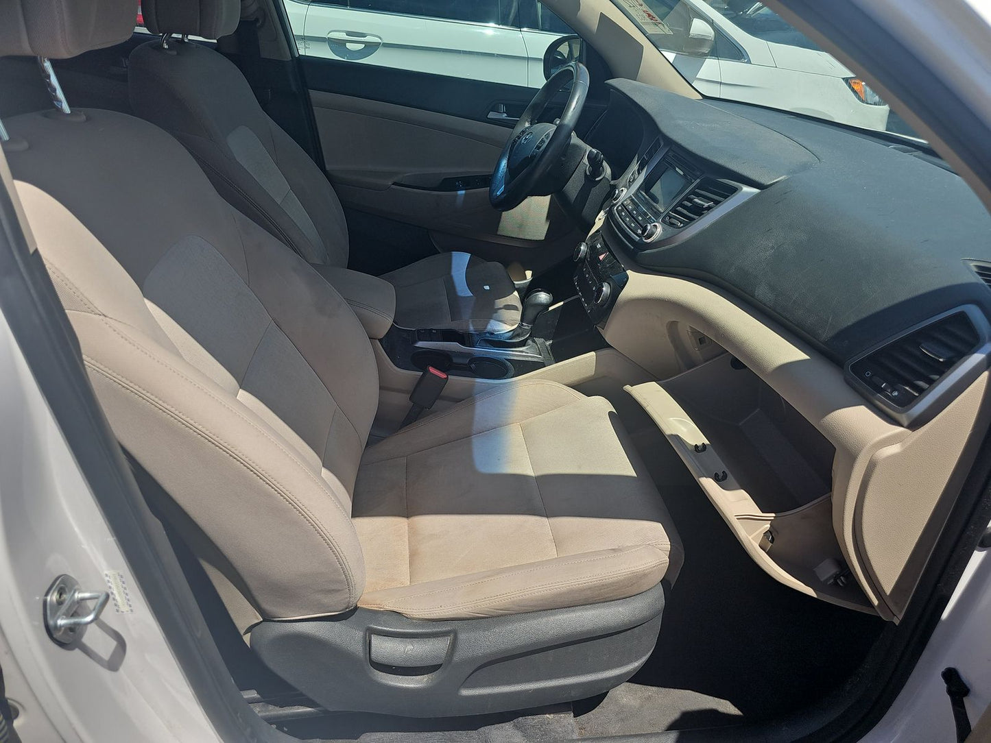 2016 Hyundai Tucson Sport w/Beige Interior