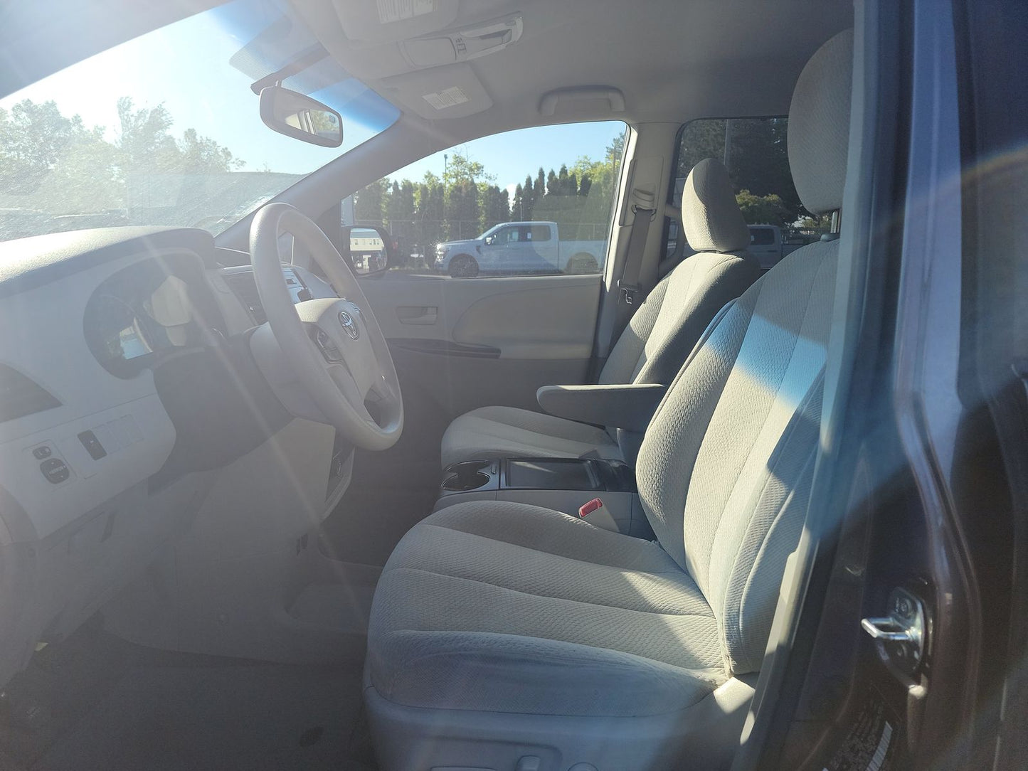 2014 Toyota Sienna LE 8-Passenger 119.3" WB