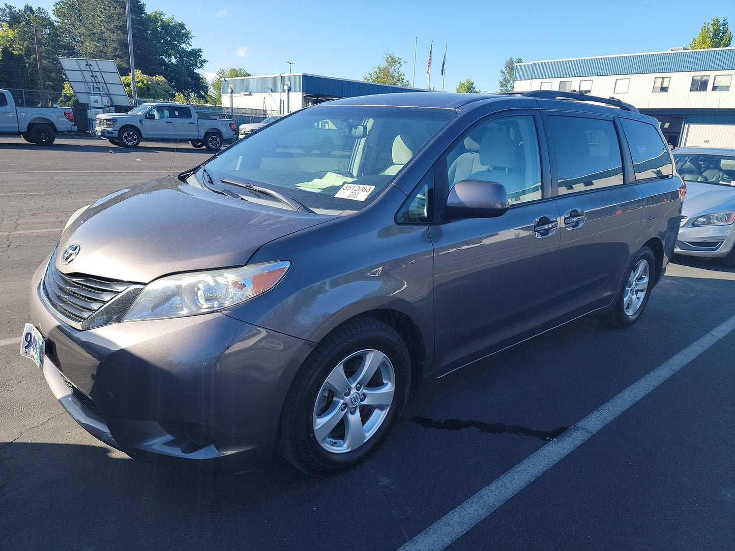 2014 Toyota Sienna LE 8-Passenger 119.3" WB