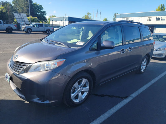 2014 Toyota Sienna LE 8-Passenger 119.3" WB