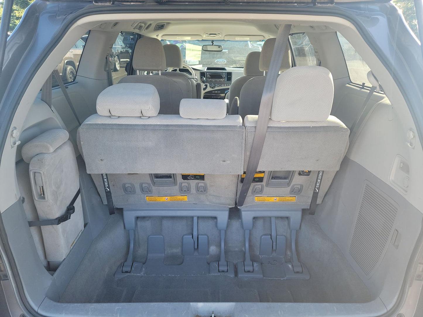 2014 Toyota Sienna LE 8-Passenger 119.3" WB