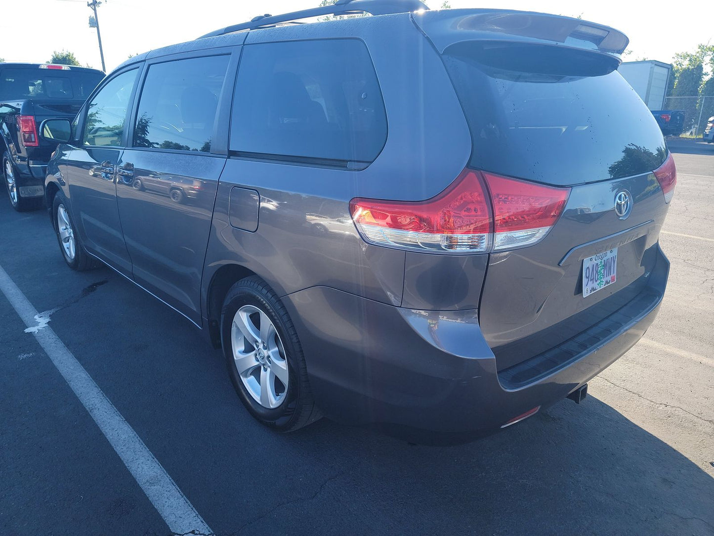 2014 Toyota Sienna LE 8-Passenger 119.3" WB