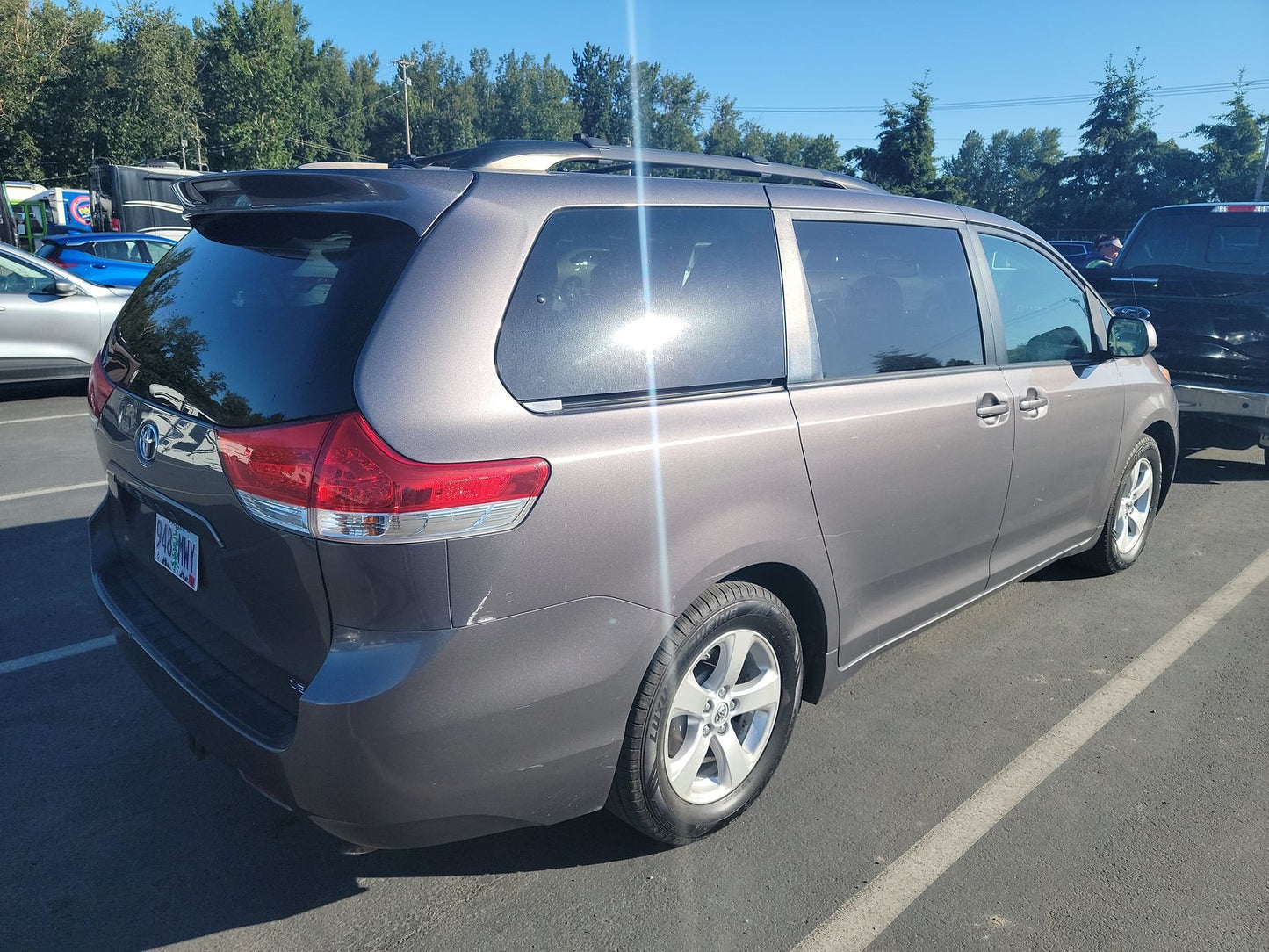 2014 Toyota Sienna LE 8-Passenger 119.3" WB