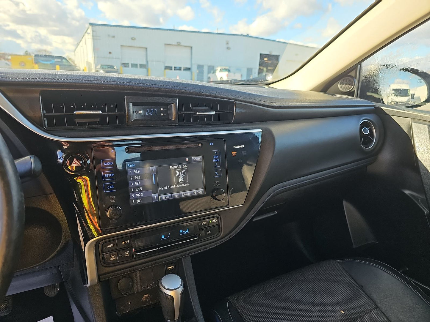 2017 Toyota Corolla SE Sedan